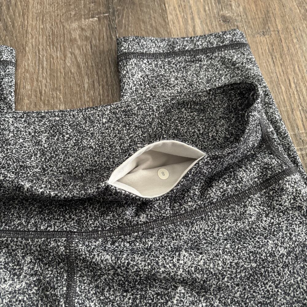 Lululemon Wunder Under Crop Legging in Speckled Black and White - Size: 8 - Picture 7 of 8